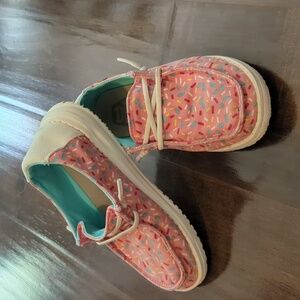 Girls HeyDude pink sprinkle shoes sz 12